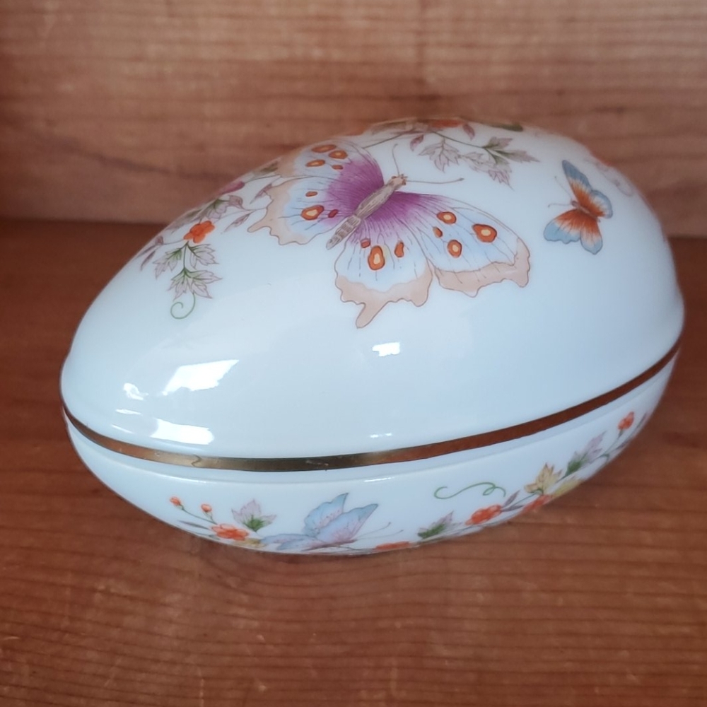 Vintage Avon Egg trinket jewelry box